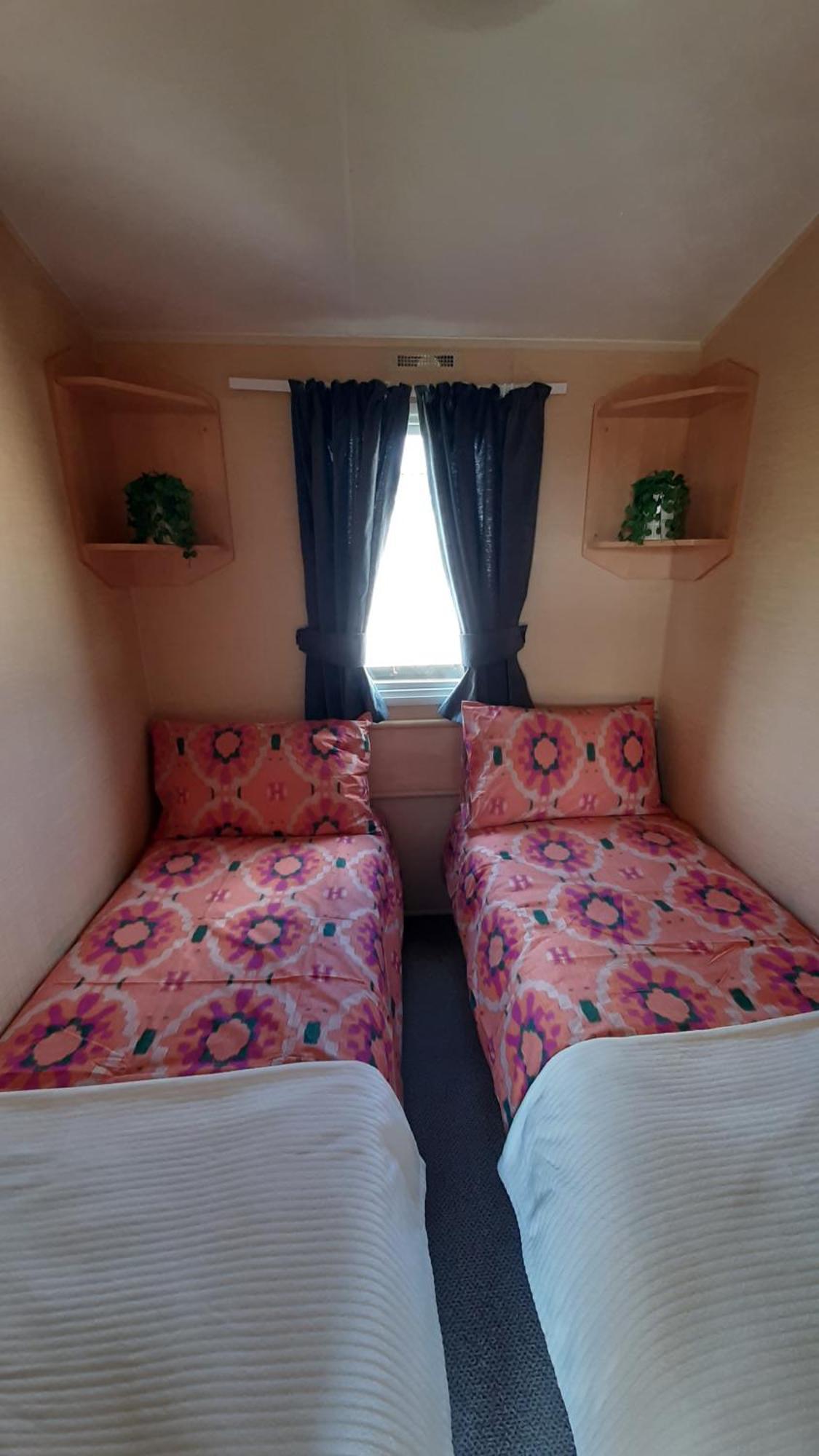 The Salsa, 38 Sunset View Hotel Crowle  Екстериор снимка